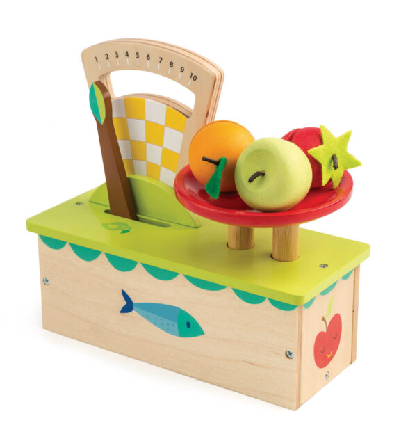 Tender Leaf Jour du Marché: BALANCE 19,5x10x18cm, avec pomme (2 parties), orange (2 parties) et fraise (2 parties), en bois, en boîte 18,4x10,2x20,3cm,  3+